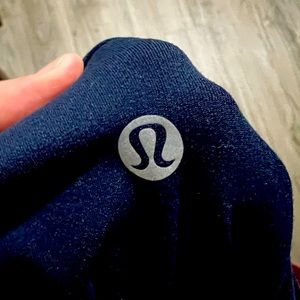 One pair of navy Align lululemon leggings.